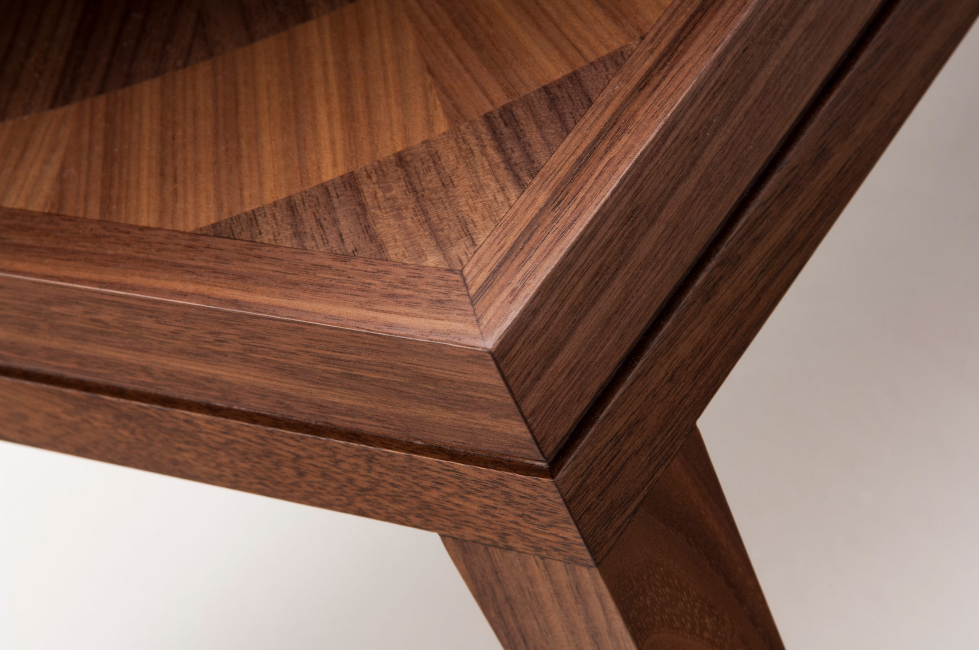 华体会(中国) - 桌几|茶几/边几|办公家具|设计师家具|catalyst four circle 桌子
