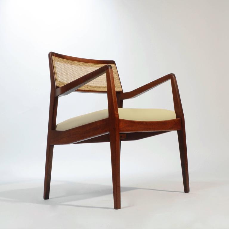 华体会(中国) - 坐具|餐椅|办公家具|设计师家具|risom 椅子