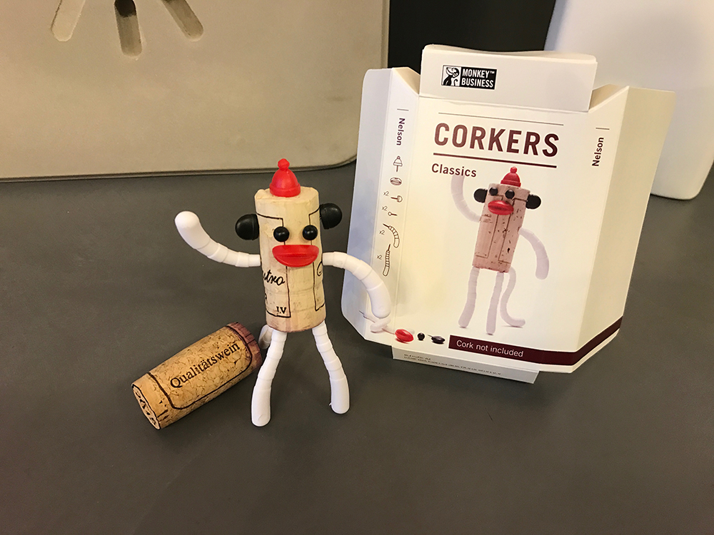 华体会(中国) - 附件|饰品|办公家具|设计师家具|Corkers经典玩偶