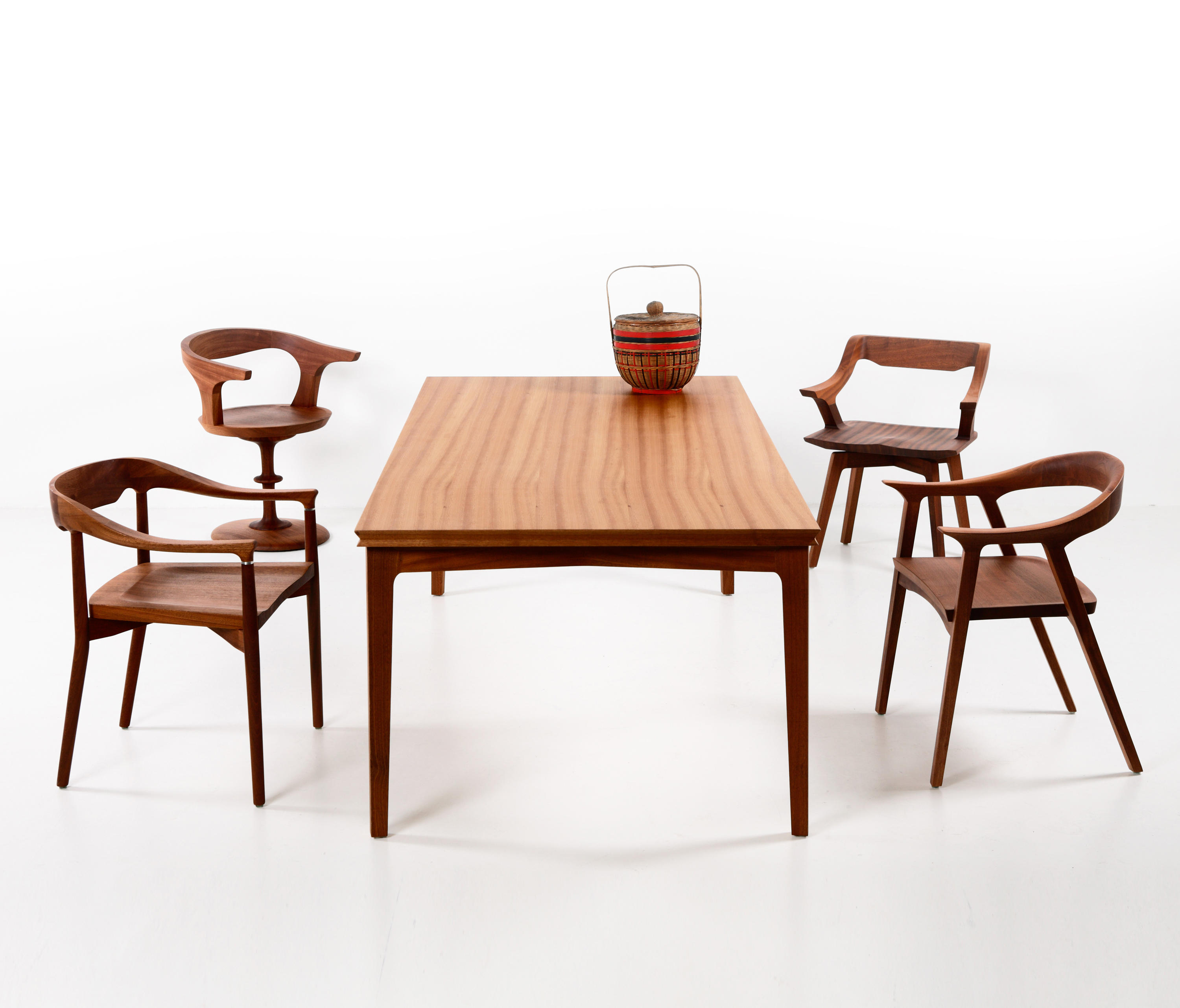华体会(中国) - 坐具|餐椅|办公家具|设计师家具|New Legacy Donna Chair