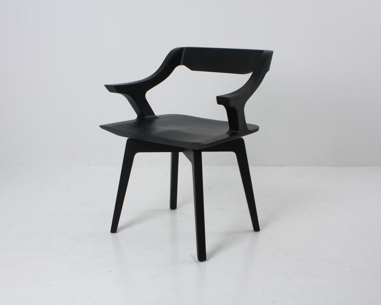 华体会(中国) - 坐具|餐椅|办公家具|设计师家具|New Legacy Donna Chair