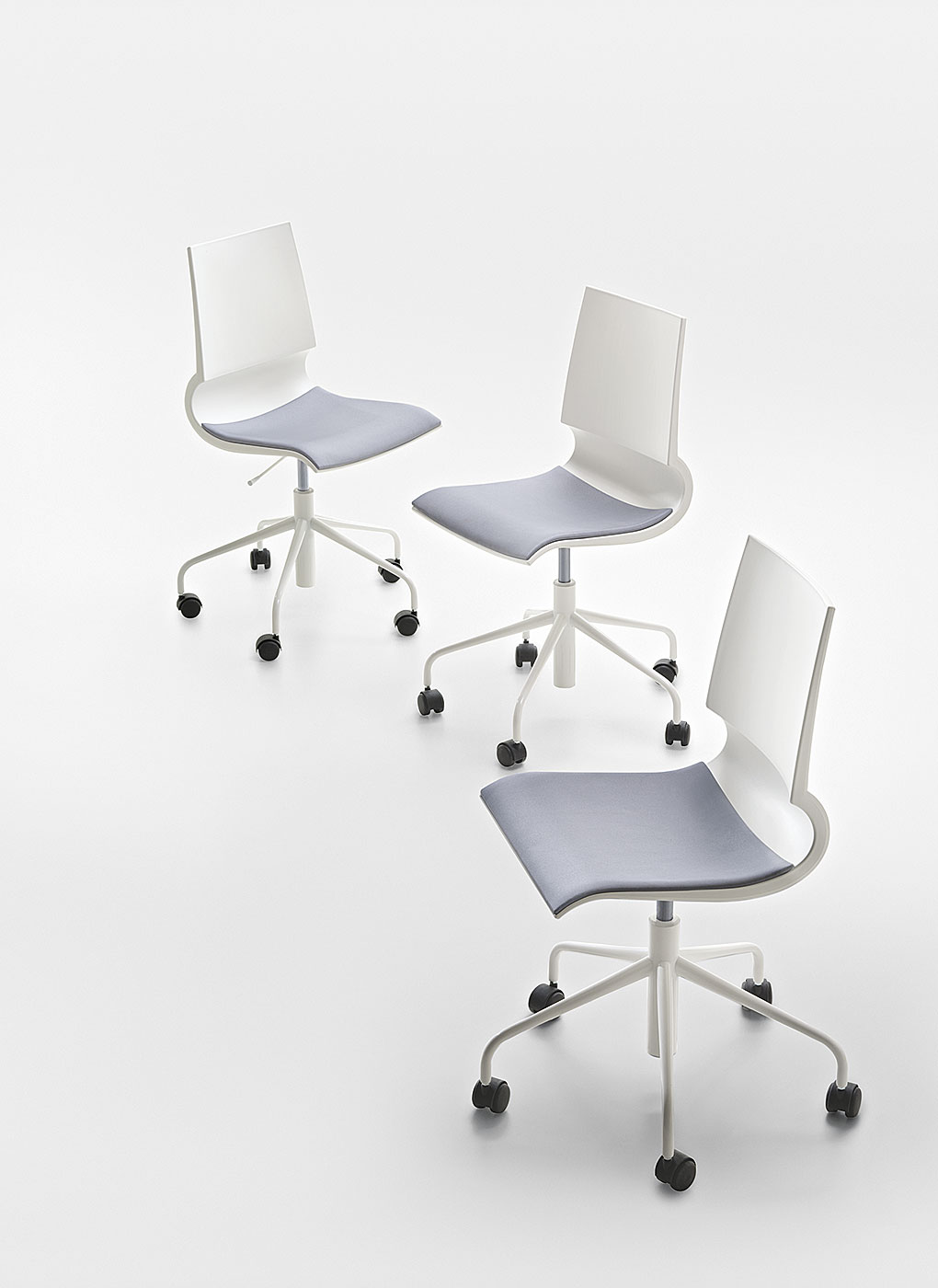华体会(中国) - 坐具|休闲椅|办公家具|设计师家具|Ricciolina 洽谈椅/办公椅