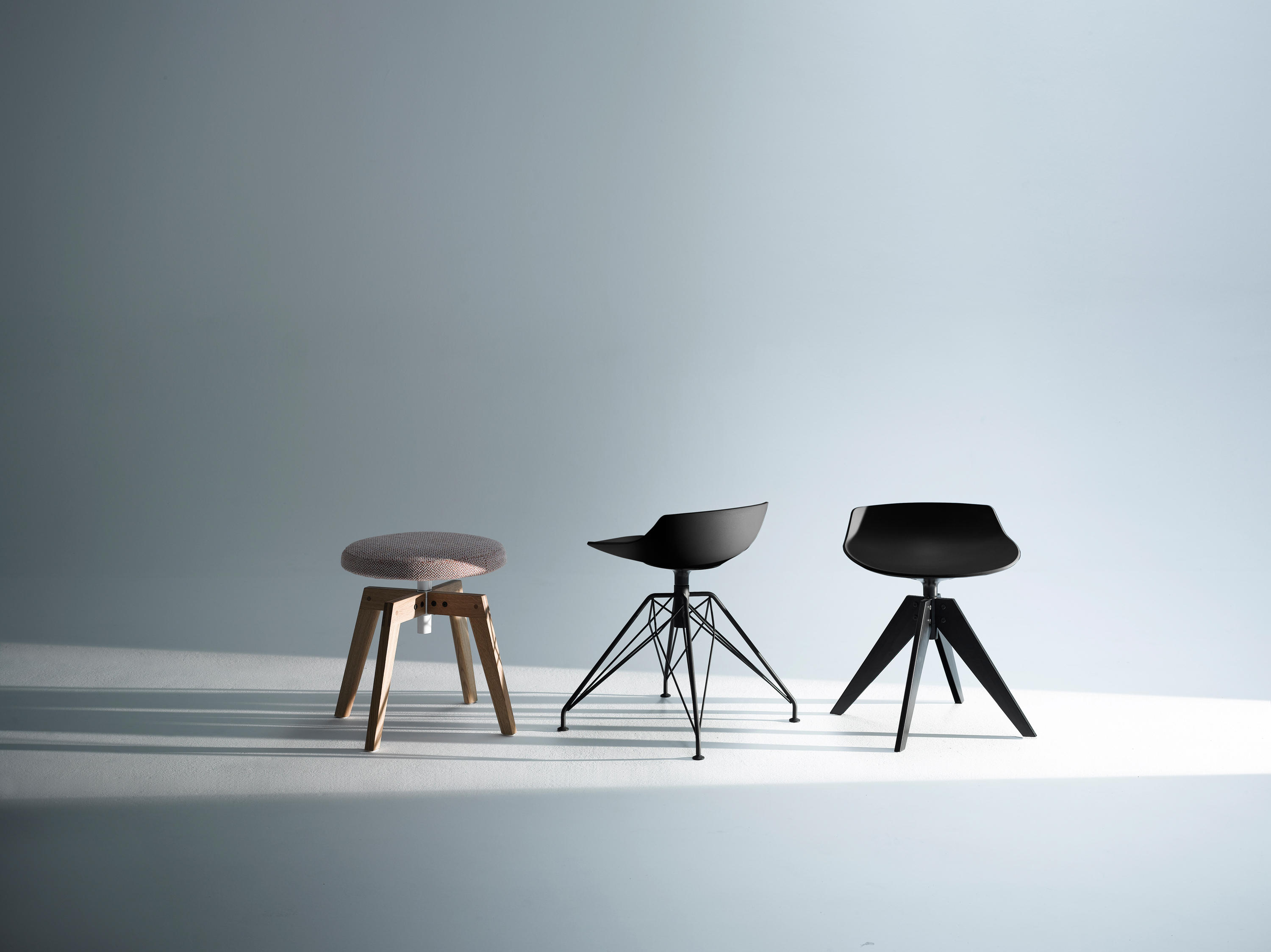 华体会(中国) - 坐具|吧椅/凳子|办公家具|设计师家具|FLOW STOOL  矮凳