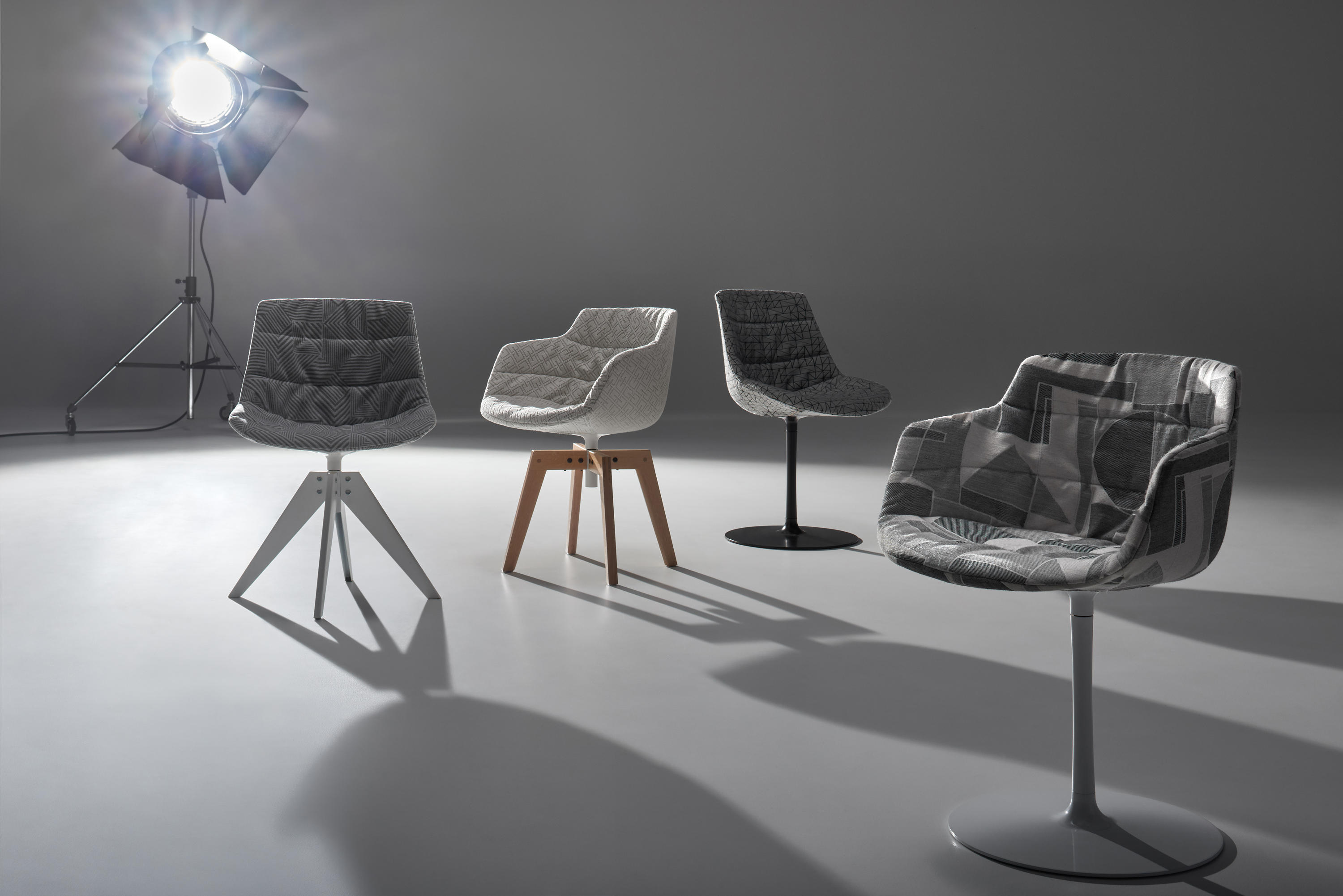 华体会(中国) - 坐具|餐椅|办公家具|设计师家具|FLOW TEXTILE 洽谈椅/餐椅