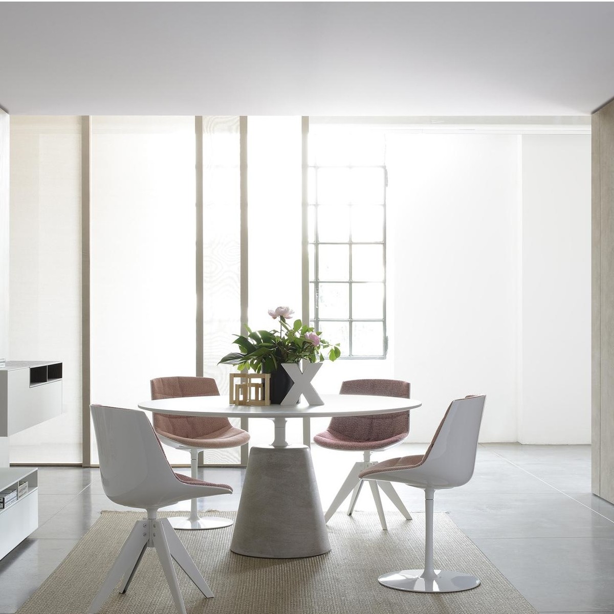 华体会(中国) - 坐具|餐椅|办公家具|设计师家具|FLOW SLIM 洽谈椅/餐椅