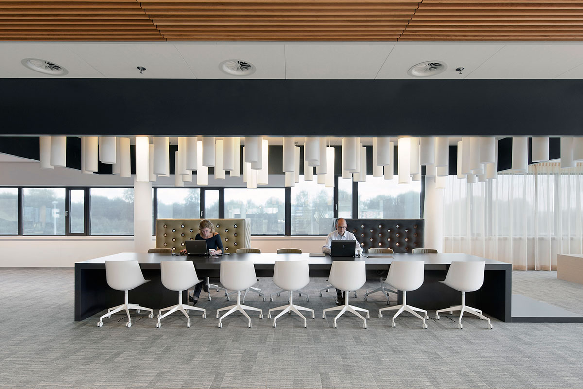 华体会(中国) - 坐具|餐椅|办公家具|设计师家具|FLOW SLIM 洽谈椅/餐椅