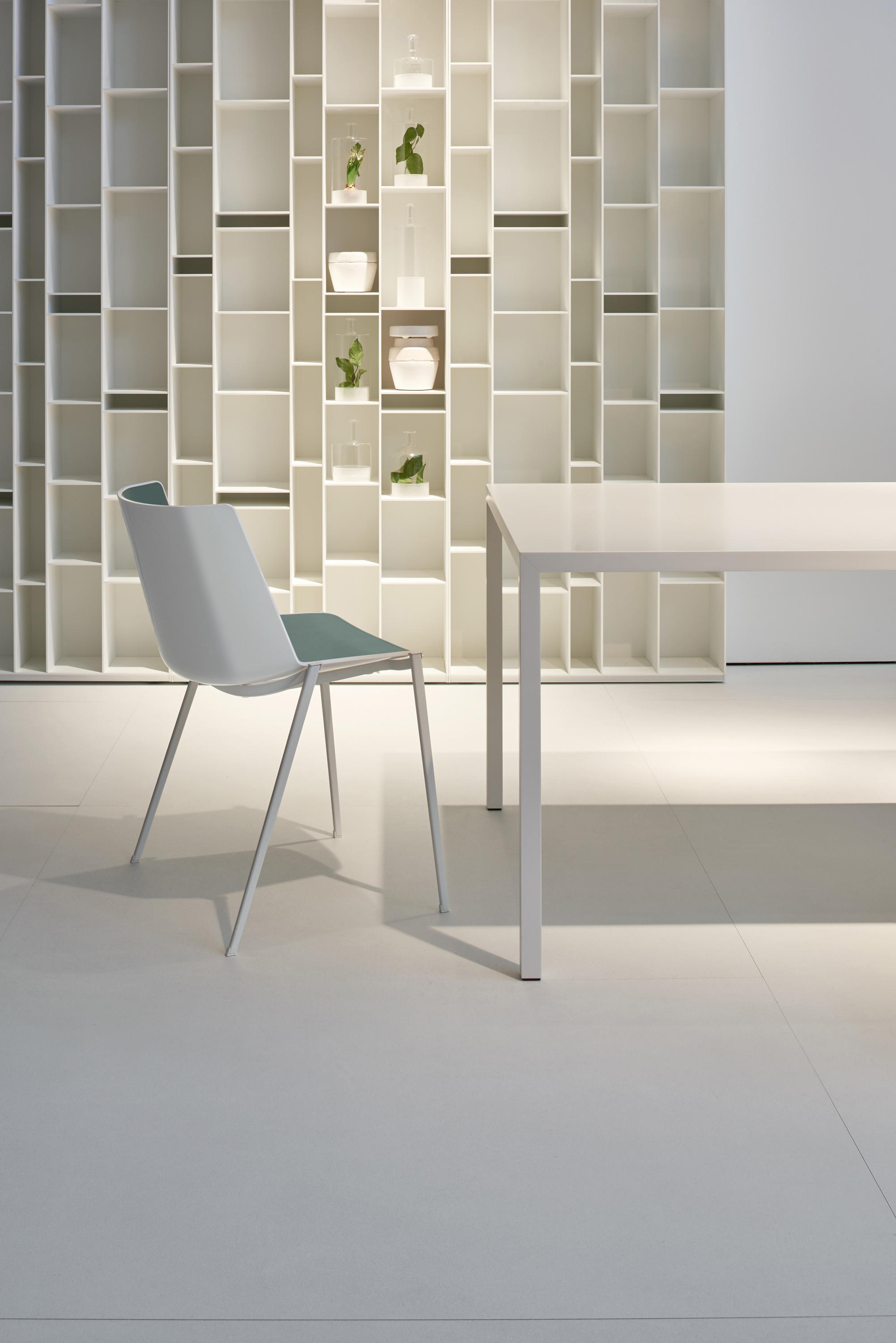 华体会(中国) - 坐具|餐椅|办公家具|设计师家具|AIKU 洽谈椅/餐椅