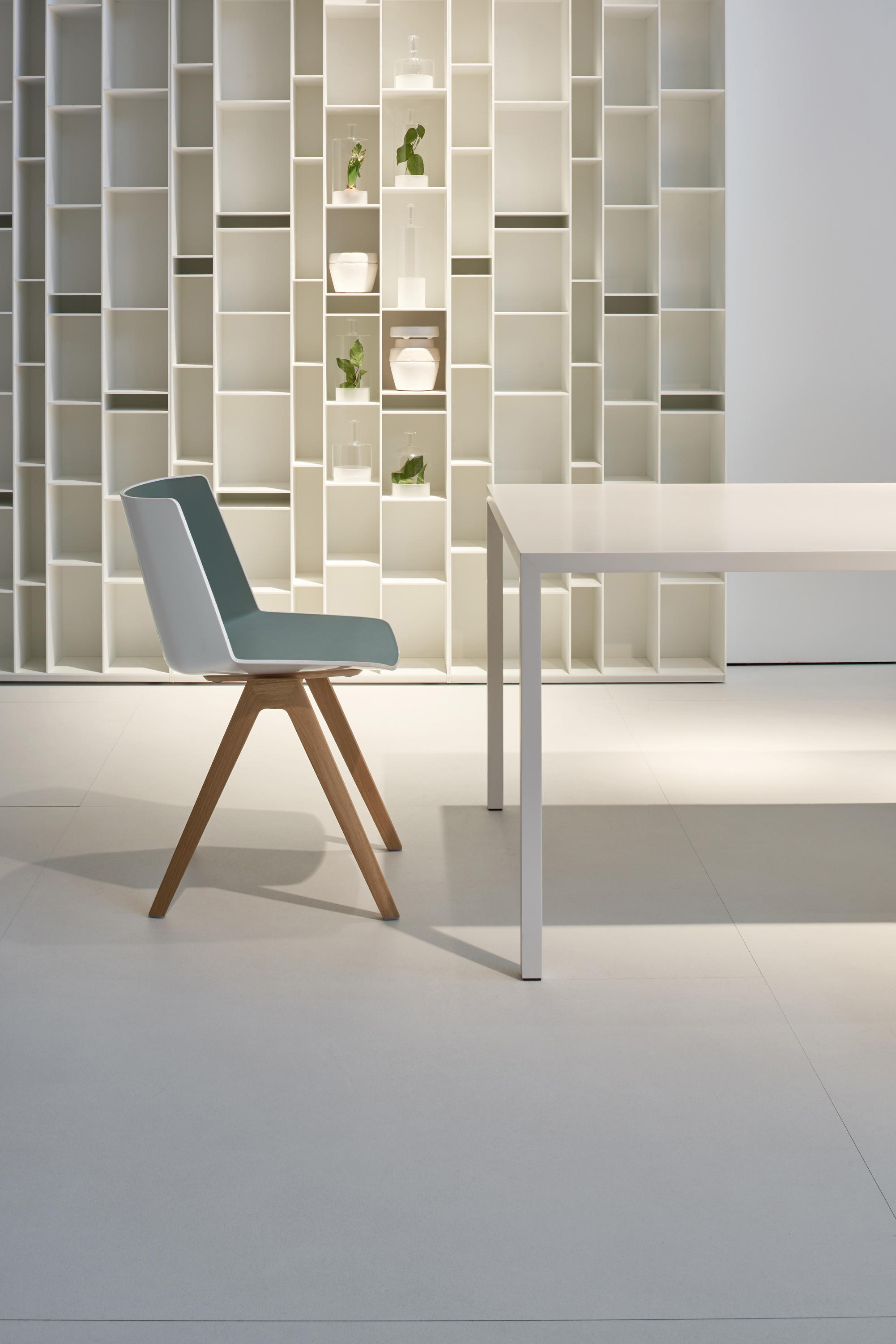 华体会(中国) - 坐具|餐椅|办公家具|设计师家具|AIKU 洽谈椅/餐椅