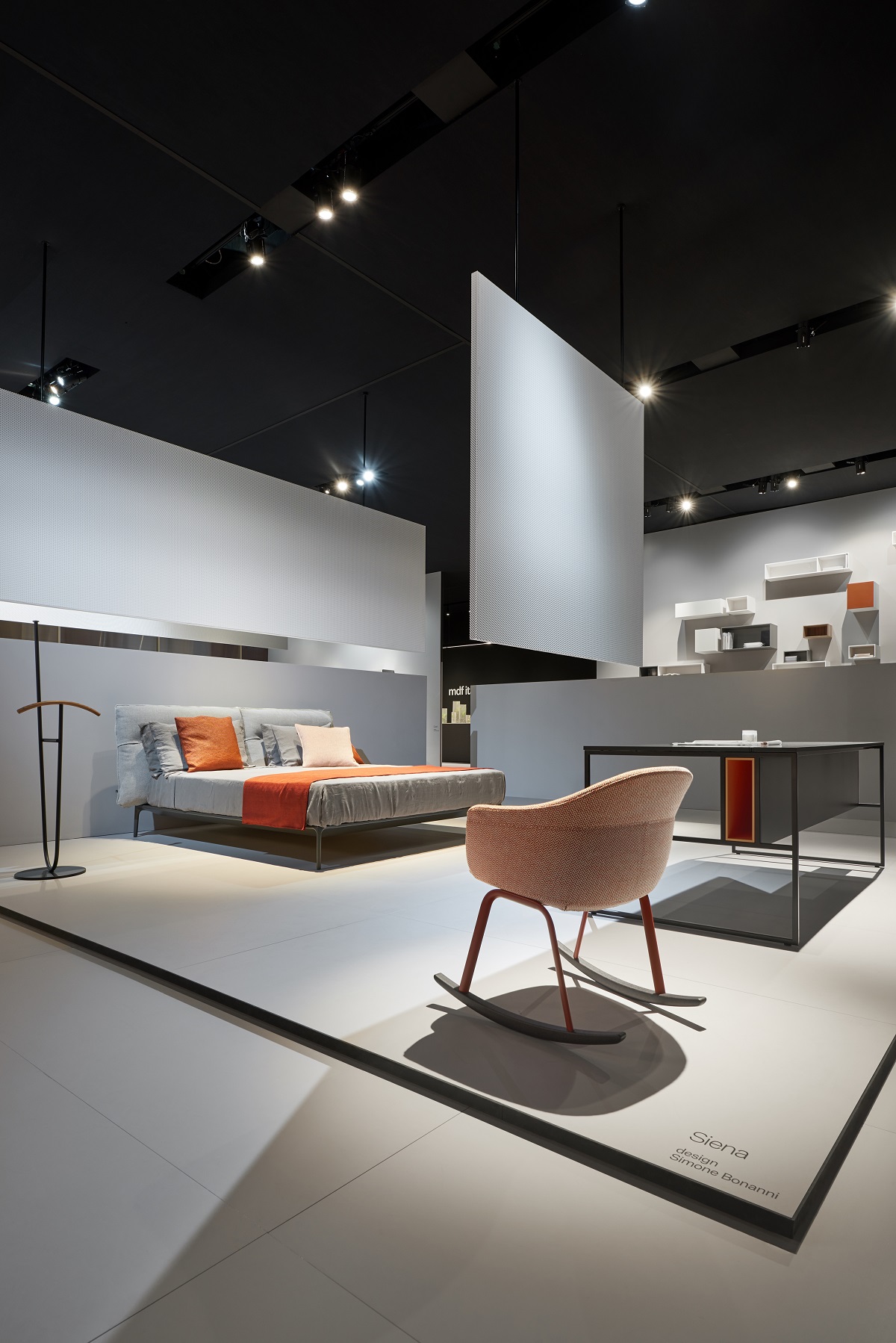 华体会(中国) - 坐具|餐椅|办公家具|设计师家具|SIENA 餐椅/洽谈椅