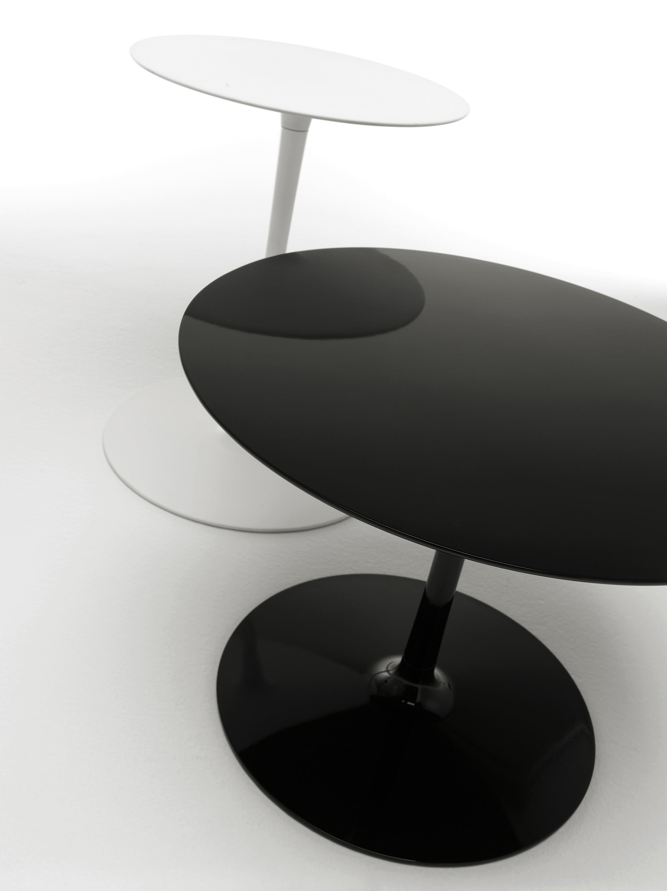 华体会(中国) - 桌几|茶几/边几|办公家具|设计师家具|FLOW LOW TABLES 茶几/咖啡桌