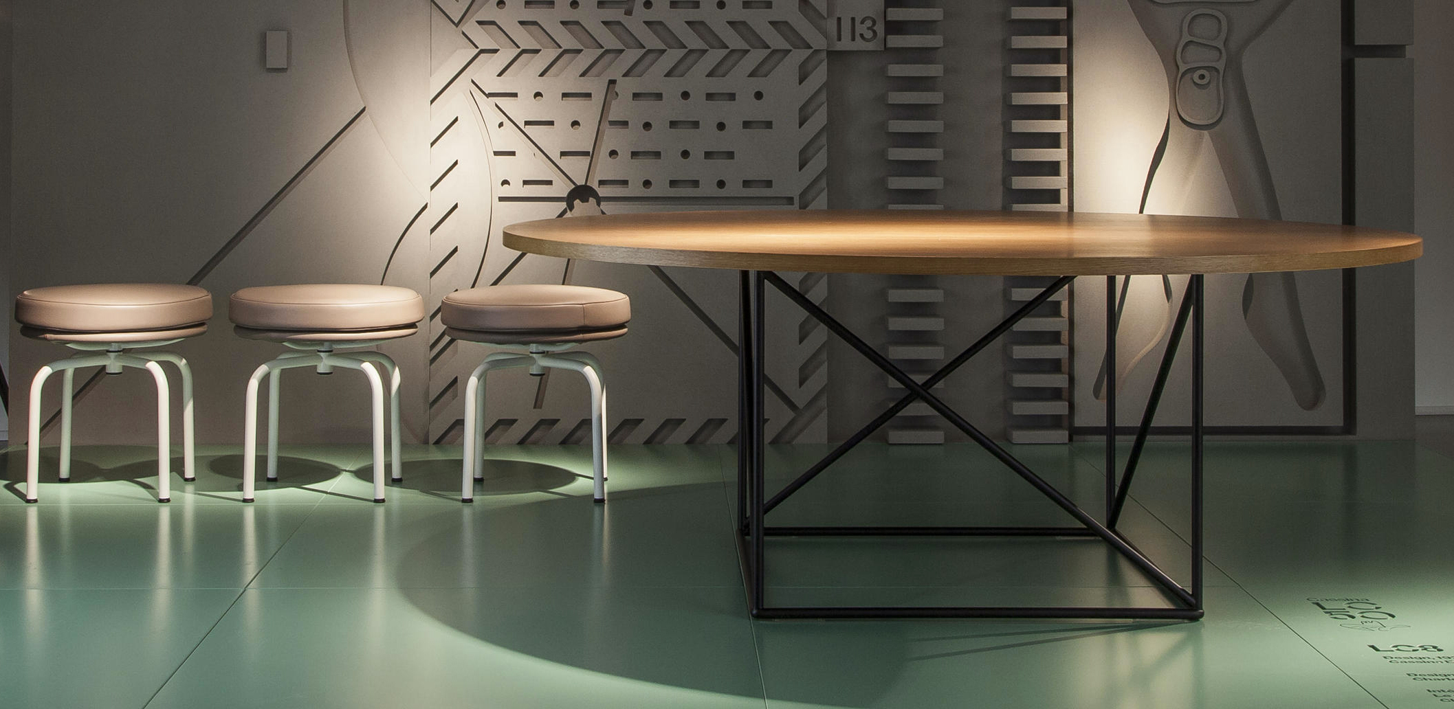 华体会(中国) - 桌几|餐桌|办公家具|设计师家具|LC15 table